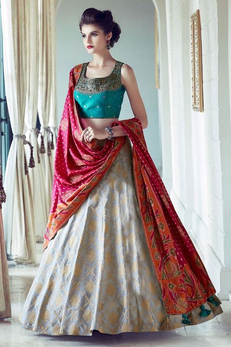 Trending lehengas with contrasting dupatta. Save them for your wedding, haldi or sangeet ceremony. #lehenga #contrastdupatta #trendinglehenga #lightlehenga #banarasilehenga #sangeetoutfitideas #simplelehenga #blacklehenga #bluelehenga #pinklehenga #redlehenga #greenlehenga #lehengawithcontrast #sabyasachilehenga #anitadongrelehenga #manishmalhotralehenga #shararadesigns #anarkalisuits #sareedesigns #bridalwear #indianoutfits #bridalehenga #bridalmakeup #bridaljewellery #pakistanibride Lehenga With Contrast Dupatta, Wedding Chaniya Choli, Dupatta Draping, Contrast Dupatta, Choli Design, Lehenga Indian, Heavy Lehenga, Bridal Lehenga Online, Lehenga Bridal