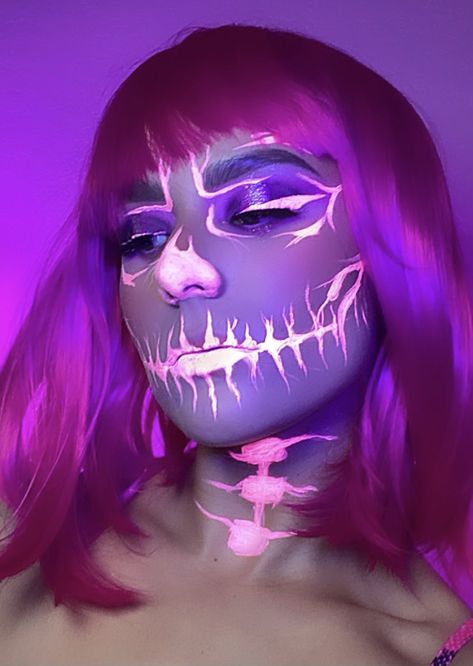 Blacklight Halloween Costume, Uv Skeleton Makeup, Neon Skeleton Costume, Black Light Makeup Ideas Glow, Blacklight Halloween Makeup, Uv Makeup Halloween, Black Light Skull Makeup, Uv Light Makeup, Halloween Neon Costume