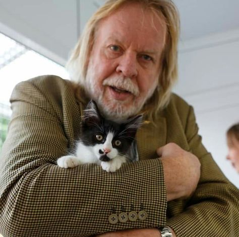 Rick Wakeman Rick The Door Technician, Rick Wakeman Yes, Rick And Birdperson, Rick Danko, Rick Wakeman, Rickenbacker Guitar, Getty Images, Dog Cat, Dogs