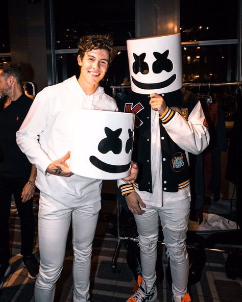 I GUESS MARSHMELLO WANTED SHAWN TO BE LIKE HIM OR SUIT IT LIKE HIM ITS A GIFT Marshmello Dj, Marshmello Wallpapers, Shawn Mendes Funny, Shawn Mendes Wallpaper, Muffin Man, Alan Walker, Zayn Malik, Liam Payne, Niall Horan