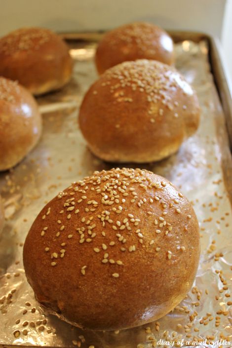 bunss8 Whole Wheat Hamburger Bun Recipe, Maida Recipes, Whole Wheat Buns, Hot Cross Buns Recipe Easy, Whole Wheat Rolls, Burger Buns Recipe, Hamburger Bun Recipe, Sticky Buns Recipes, Homemade Buns