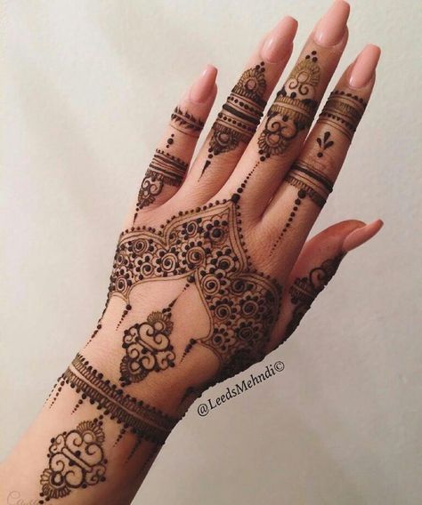 Henne Tattoo, Jagua Henna, 16 Tattoo, Tato Henna, Henna Tattoo Hand, Henna Tattoo Designs Hand, Henna Art Designs, Tattoo Henna, Henna Style