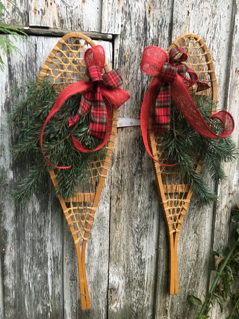 Snowshoe Decor Christmas, Christmas Snowshoes Decor, Old Snow Shoes Decor, Snowshoe Christmas Decor, Snowshoes Decor Christmas, Snow Shoes Decor, Snowshoe Decor, Cabin Christmas Decor, Sled Decor