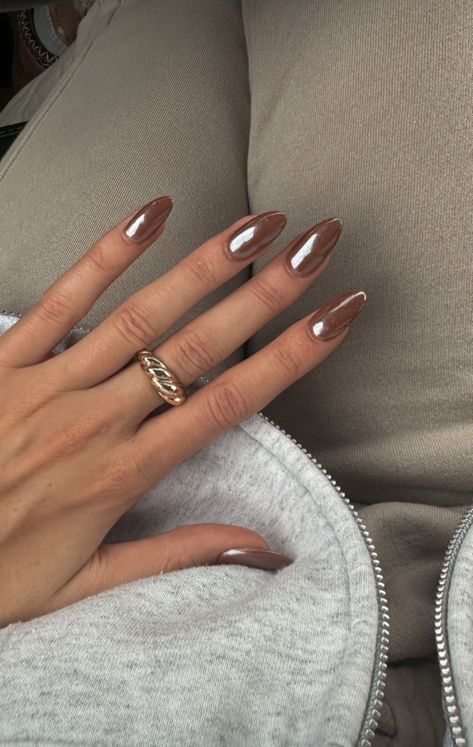 Brown Nail With Chrome, Brown With Crome Nails, Brown Nails With Pearl Chrome, Fall Nails Chrome Brown, Chrome Nails Designs Brown, Brown Nail Chrome, Mocha Nails With Chrome, Hailey Beiber Nails Brown, Brown Chrome Acrylic Nails