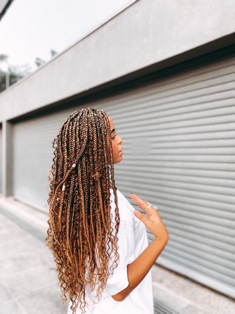 Foto de trança box braids longas com cachos Fox Locks, Braided Cornrow Hairstyles, Cornrow Hairstyles, Box Braids, New Hair, Hair Makeup, Dreadlocks, Braids, Twist