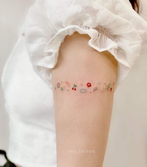 Colour Tatoos Woman, Minimalist Colored Tattoo, Small Coloured Tattoos, Colorful Minimalist Tattoo, Ankle Tattoo Ideas, Stunning Tattoos, Ankle Tattoos, Girls Tattoo, Tattoo Parlor