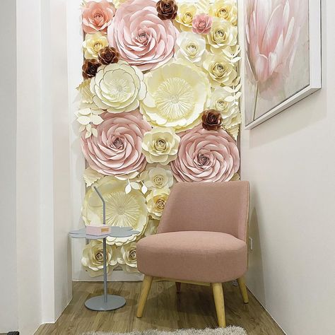 DC Paperflowers Manila on Instagram: “Selfie wall for @dermasiatimog #paperflowerwall #paperflowersbydandi #paperflowerdecor #dermclinic #dermclinicph #gentlemansfacial…” Salon Selfie Wall, Selfie Wall Design, Selfie Wall Ideas, Photo Booth Wall, Selfie Wall, Beauty Academy, Paper Flower Decor, Salon Interior Design, Paper Flower Wall