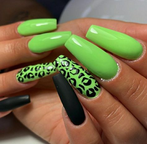 Lime Green Nail Ideas, Highlighter Green Nails, Lime Green Nails Design Neon, Green Cheetah Nails, Green Gel Nails Ideas, Black Lime Green Nails, Neon Green Nail Designs, Lime Green And Black Nails Design, Black And Neon Green Nails