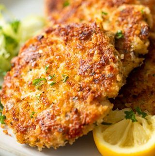 Crispy Tuna Patties - Whisk It Real Gud Crispy Tuna, Tuna Patties Recipes, Tuna Fish Cakes, Fish Patties, Fish Cakes Recipe, Tuna Patties, Tuna Cakes, Chicken Patties, Garlic Aioli