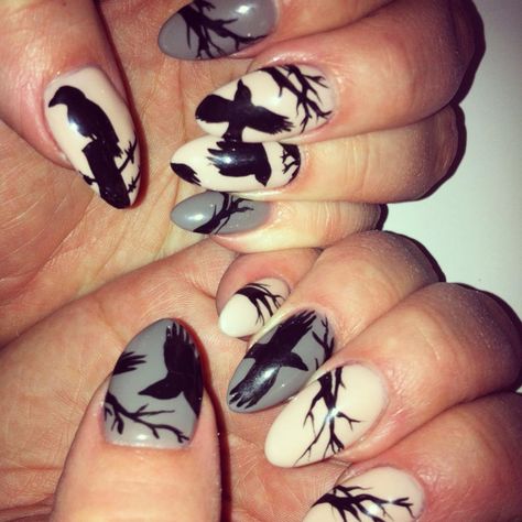 Raven nails rainbownails Raven Nail Art, Crow Nails, Raven Nails, Ongles Halloween, Spooky Nail, Black Halloween Nails, Raven Feather, Feather Nails, Goth Nails