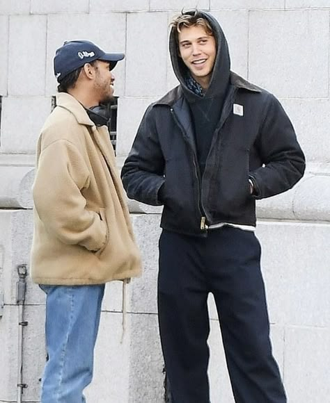 Austin Butler Carhartt Jacket, Austin Butler Carhartt, Austin Butler Outfits, Carhartt Detroit Jacket Outfit, Carhartt Jacket Outfit Men, Carhartt Jacket Outfit, Skater Style Men, Vintage Carhartt Jacket, Carhartt Detroit Jacket