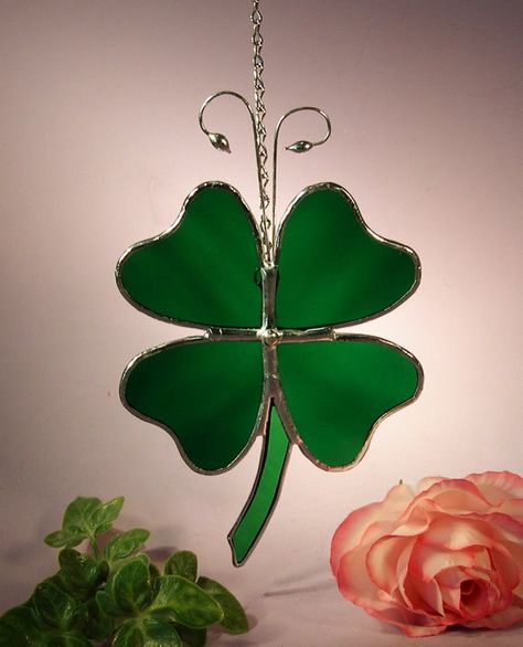 Stained Glass Leaf, Irish Theme, Folk Lore, Lucky Four Leaf Clover, Stained Glass Patterns Free, Glass Suncatchers, Glass Diy, Stained Glass Ornaments, Glass Garden Art