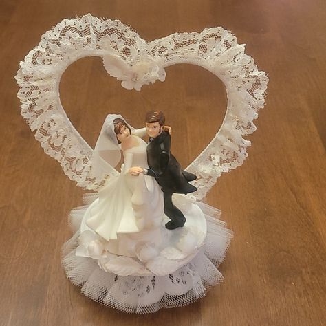 Wedding Cake Topper - Vintage Vintage Wedding Cake With Topper, Vintage Wedding Topper, Vintage Cake Toppers Wedding, Wedding Cake Toppers Vintage, Wedding Cake Figures, Lambeth Cakes, Heart Shaped Wedding Cakes, 1970s Wedding, Vintage Wedding Cake Topper