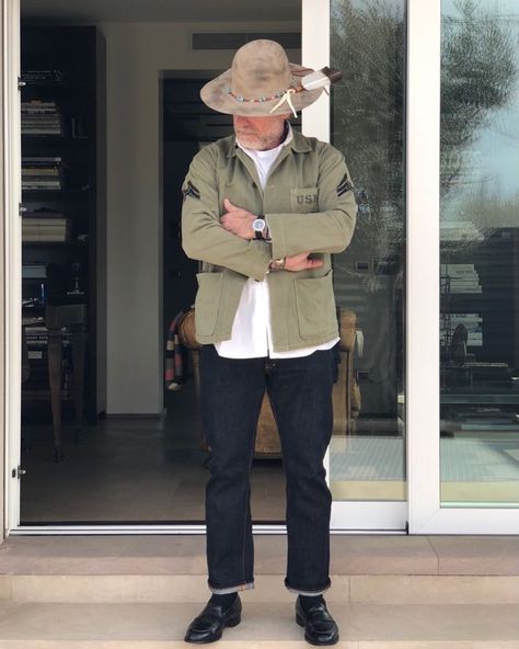 Alessandro Squarzi on Instagram: “My look for today is my denim with a white shirt, US Marine Utility Jacket and to complete my Navajo hat #alessandrosquarzi #gipsyclassic…” Alessandro Squarzi, M65 Field Jacket, Mens Fashion Classic, Military Outfit, Us Marine, Man Up, Summer Outfits Men, Field Jacket, Men Looks