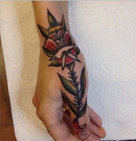 Traditional Thumb Tattoo, Fill In Tattoo Ideas, Hand Tatts, Traditional Heart, Thumb Tattoos, Wicked Tattoos, Traditional Tattoo Sleeve, Heart Tattoos, Traditional Roses