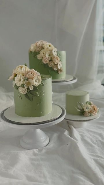 Sage Green Cake, Bridal Shower Desserts, Green Cake, Shower Desserts, Mom Party, Cake Artist, Sage Wedding, We Get Married, Floral Cake