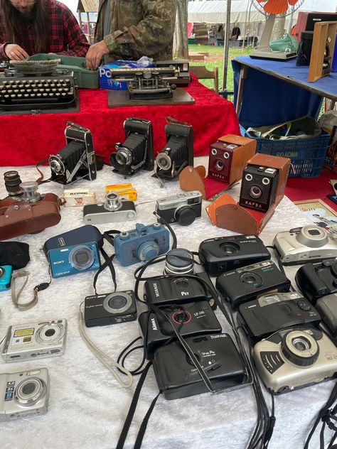 #camera #retro #antique #aesthetic #photography #thrifted #thriftstorefinds Stores Aesthetic, Thrift Manifestation, 2024 Moodboard, Antique Aesthetic, Camera Store, Antique Fairs, Retro Camera, Thrift Store Finds, Aesthetic Photography