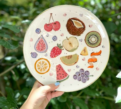 Plate Painting Ideas Diy, Ceramics Ideas Pottery Painting, Painting Pottery Plates, Ceramic Cafe, Painting Pottery, Art Eras, Diy Pottery Painting, Ceramic Texture, Pottery Painting Designs