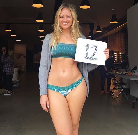 Size 12 Body, Iskra Lawrence, Size 12 Women, Body Motivation, Plus Size Beauty, People Magazine, Body Inspiration, Body Love, Strike A Pose