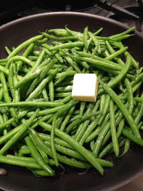 Skillet Steamed Green Beans:  Serves 4 ~ 1 lb. green beans, stem-ends trimmed; 2 tablespoons butter; ½ cup water; ¼ salt (or to taste).  In a large skillet over medium-high heat, add all ingredients and cover.  Cook 5 minutes.  Uncover & continue cooking until desired softness is reached. (Just a couple of min.) Cook Green Beans, Cooking Fresh Green Beans, French Beans, Steamed Green Beans, Cooking Green Beans, Fresh Green Beans, Green Bean Recipes, Vegetable Sides, Veggie Sides