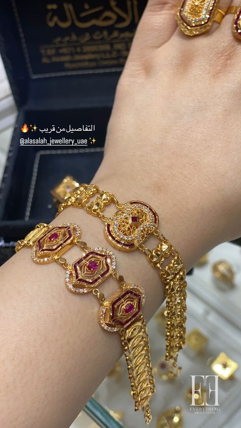 Arab Gold Jewelry Wedding, Arabian Rings, Gold Jewelry Arab, Arab Gold Jewelry, Gold Jewelry Aesthetic Arab, Arabian Gold Bangles, Arabic Gold Jewelry Dubai, Arab Girl, Unique Gold Jewelry Designs