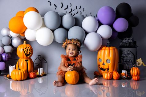 FangtingPhotography_Baby_Laurin_0921 Halloween Photoshoot Baby, Halloween Baby Pictures, Halloween Baby Photos, Baby Family Pictures, Baby Friends, Baby Shoot, Pumpkin Birthday, Baby Shower Invitaciones, Creative Portrait Photography