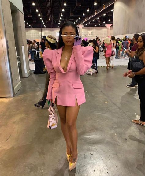 LegofMutton puff sleeve pink blazer micro mini double split dress #baddie #fashion #style Blazer Set Black Women, Blazer Dress Outfits Classy, Double Split Dress, Dress Baddie, Wedding Dress 2023, Blazer Dress Outfits, Baddie Fashion, Net Gown, Dress Outfits Party