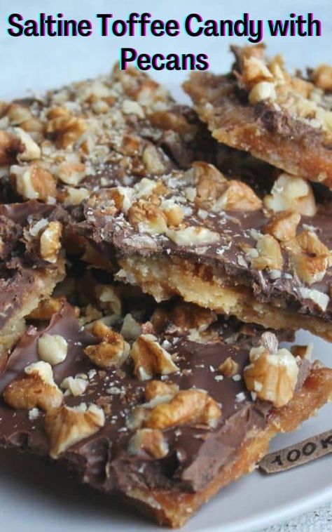 Cookie Brittle Recipe, Candy With Pecans, Toffee Cookies Recipe, Pinterest Desserts, Cookie Brittle, Tates Cookies, Xmas Sweets, Toffee Cookie Recipe, Saltine Toffee