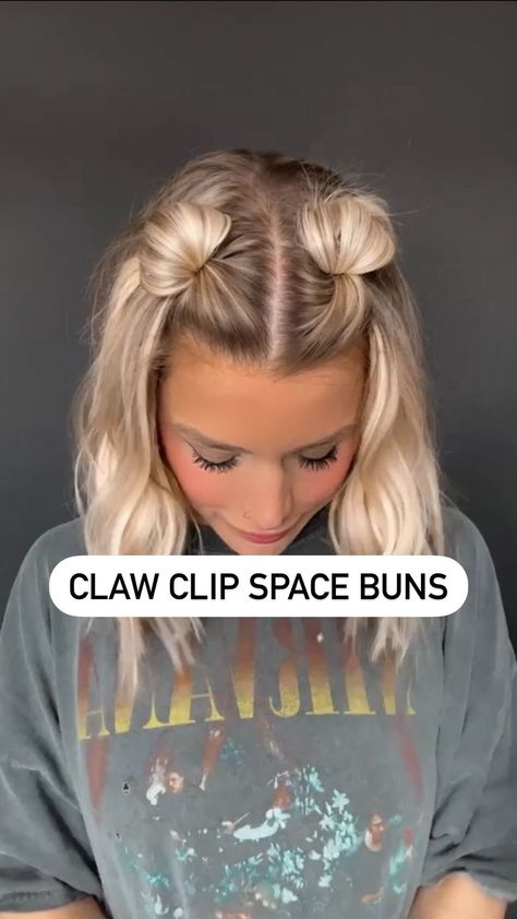 how to create claw clip space buns: ⬇️ ⁣ ⁣ 1️⃣ take a section of hair going from the cheekbone up and twist⁣ ⁣ 2️⃣ clip a mini claw clip… | Instagram Mini Bun Hairstyles Half Up, Claw Clip Space Bun Tutorial, Space Buns With Claw Clips, Mini Space Buns Short Hair, Space Buns Claw Clips, Space Buns With Clips, Mini Claw Clips Hairstyles, Mini Claw Clip Hairstyles Short Hair, Mini Space Buns Half Up