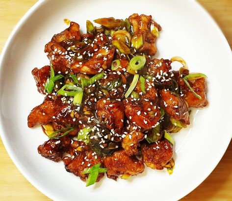 Absolutely delicious Korean Fried chicken coated in sweet and sour sauce! Garlic Soy Chicken, Soy Garlic Sauce, Korean Garlic, Fried Chicken Coating, Garlic Recipe, Soy Chicken, Korean Fried Chicken, Sweet And Sour Sauce, Garlic Recipes