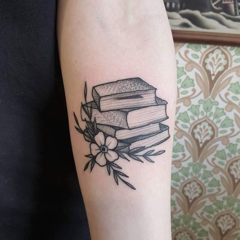 #booktattoo American Traditional Book Tattoo, Traditional Tattoo Book, Bookshelf Tattoo, Stack Of Books Tattoo, Open Book Tattoo, Reading Tattoo, Books Tattoo, Indian Feather Tattoos, Violet Tattoo