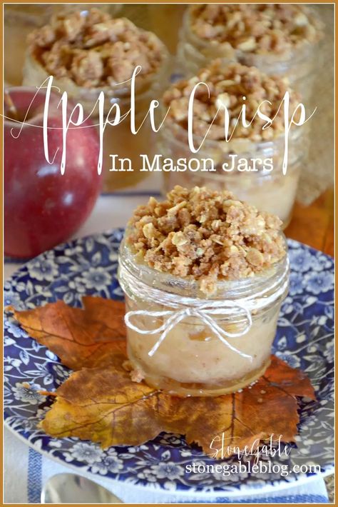 Dessert In Mason Jars, Mason Jar Deserts, Mason Jar Desserts Recipes, Mason Jar Pies, Fun Fall Desserts, Apple Crisp Pie, Apple Crisp Cheesecake, Mason Jar Desserts, Pie Easy