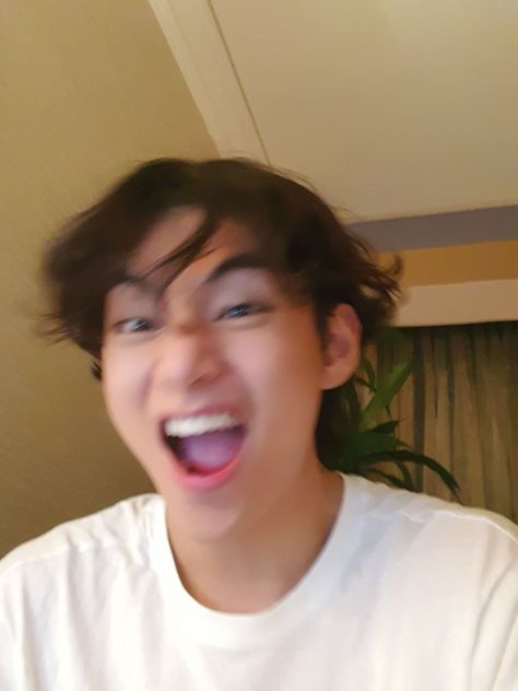 Vɪᴄᴛᴏʀɪᴀ ★ ! on Twitter: "Mood:… " Taehyung Selca, Winter Bear, Funny Face, Bts Meme, Good Boy, V Bts, V Taehyung, Bts Taehyung, Bts V