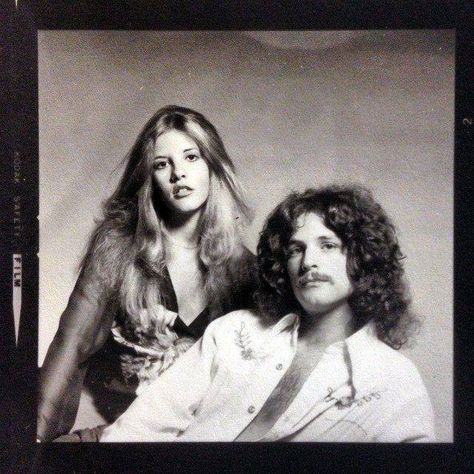 January 1, 1975 - Recording artist duo Stevie Nicks and Lindsey Buckingham officially joined Fleetwood Mac - NSF - Music Magazine Stevie Nicks Lindsey Buckingham, Buckingham Nicks, Stevie Nicks Style, Stephanie Lynn, Lindsey Buckingham, Stevie Nicks Fleetwood Mac, I'm With The Band, Poster Ideas, Fleetwood Mac