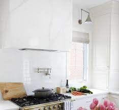 quartz range hood box support White Kitchen Hood, Kitchen Hood, Miami Houses, The Ceiling, Range Hood, White Kitchen, The Wall, Miami, Ceiling