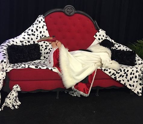 Cruella House, Bedroom Red, Photoshoot Inspo, 101 Dalmatians, Room Themes, Dalmatian, Clue, Room Inspo, Home Projects