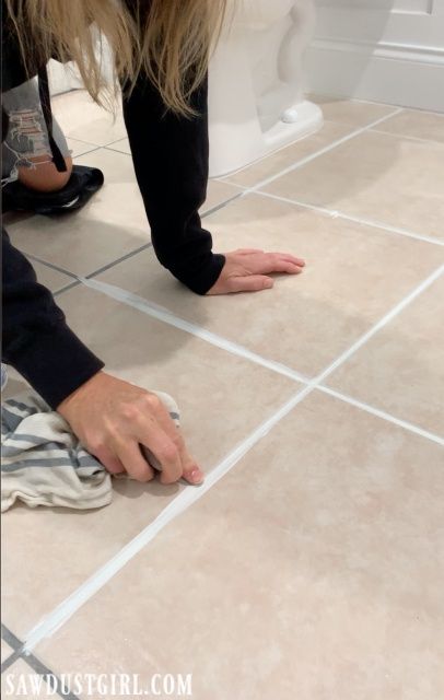 Grout Paint-it really works! - Sawdust Girl® Cleaning Floor Grout, Painting Ceramic Tile Floor, Polyblend Grout Renew, Clean Bathroom Grout, Grout Renew, Mapei Grout, Grout Paint, Painting Tricks, Sawdust Girl