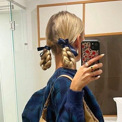 French Braid Hairstyles, Ribbon Hairstyle, Hair Stylies, Work Hairstyles, Sleek Hairstyles, Easy Hairstyles For Long Hair, Mode Inspo, Aesthetic Hair, Hair Dos