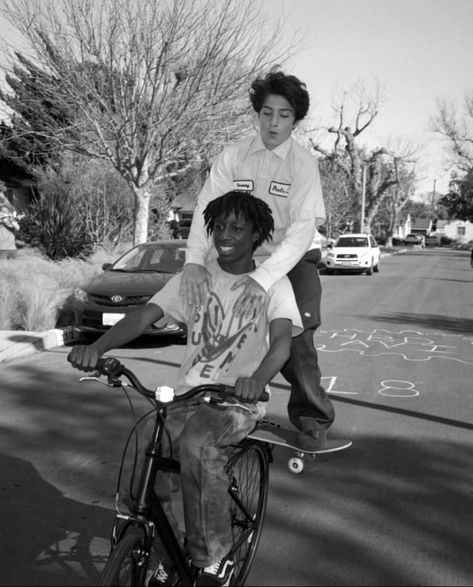 New York Skater Aesthetic, City Skater Aesthetic, Sunny Suljic Skating, 2000s Skater Boy, Skate Wallpaper, Skating Photography, Sunny Suljic, Japan Skateboarding, Skateboard Film Photography