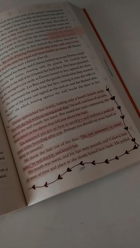 Click the link and get your own copy of Throne of Glass by Sarah J Maas from The Book Depository !! Tog Annotations, Throne Of Glass Annotations, Annotating Acotar, Annotations In Books, Cute Annotations, Worm Aesthetic, Annotation Tips, Books Annotation, Annotation Ideas