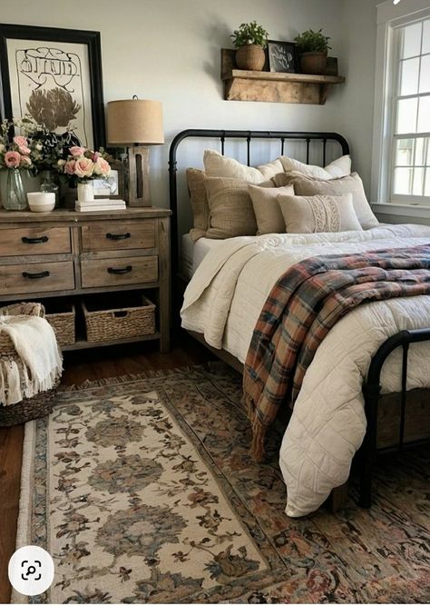 Spouse Bedroom Ideas, Bedroom Ideas For Small Rooms Women Cozy, Small Spare Bedroom Ideas, Farmhouse Guest Bedroom, Primitive Bedroom, Farmhouse Bedroom Ideas, Farmhouse Bedroom Decor, Country Bedroom, Spare Bedroom