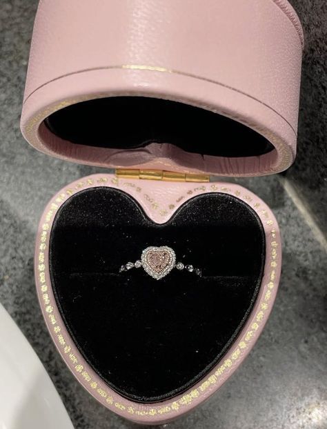 Heart Diamond Ring, Cute Promise Rings, The Bling Ring, Expensive Jewelry Luxury, Diamond Heart Ring, Heart Diamond, Girly Accessories, Expensive Jewelry, Fancy Jewelry