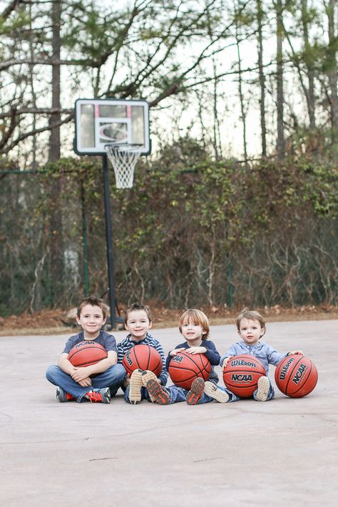 Family Basketball Pictures, Sports Family Pictures, Basketball Baby Announcement, Basketball Pregnancy Announcement, Baby 5 Announcement, Outfits Basketball Game, Preschool Christmas Gifts, Basketball Family, Basketball Pics