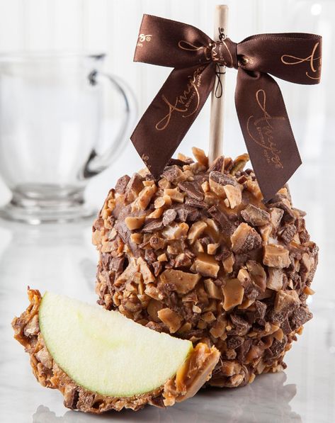 Caramel Toffee Apple | Caramel Apples Delivered Decorated Apples, Caramel Apple Gifts, Gourmet Candy Apples, Peanut Caramel, Chocolate Caramel Apples, Gourmet Caramel Apples, Candy Apple Recipe, Gourmet Apples, Chocolate Apples