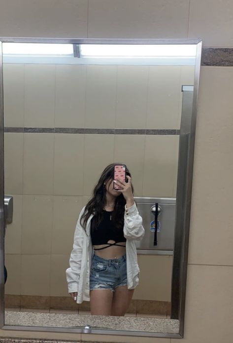 2022 trendy summer outfit ootd black white jean short ripped button up crop top cute fit Ripped Black Shorts Outfit Summer, Black Shorts Outfit Summer, Black Shorts Outfit, Baggy Ripped Jeans, Cropped Black Jacket, Summer Shorts Outfits, White Jean Shorts, Ripped Shorts, Jean Short