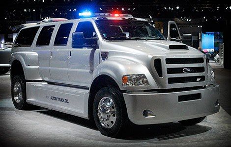 Ford Police Van... Wow, that looks like it would eat you alive!!! Dulley Trucks, Tata Safari, Truck Company, Ford F650, Plasma Tv, Trucking Companies, Big Boss, Sepeda Motor, Us Cars