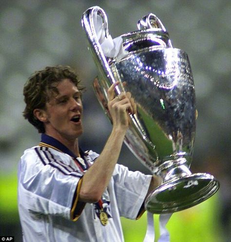 Steve mcmanaman celebrates 2000 European cup success vs valencia in paris Steve Mcmanaman, Soccer Post, Ronaldo Video, Real Madrid Champions League, Cristiano Ronaldo Video, Real Madrid Football, Ronaldo Videos, Good Soccer Players, European Cup