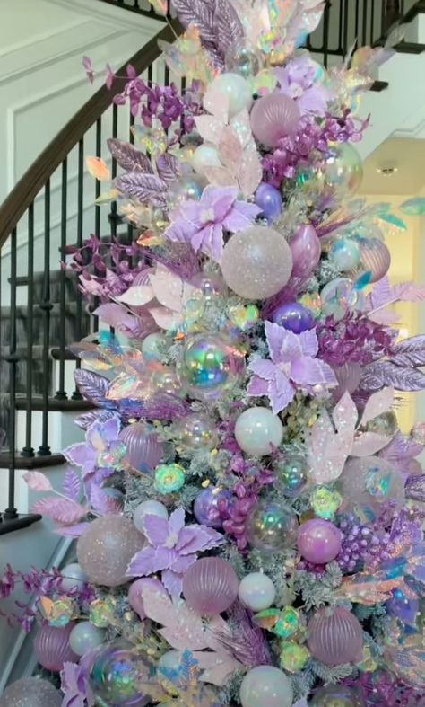 Irredecent Christmas Tree, Christmas Purple Decorations, Irridescent Christmas Tree Ideas, Cute Christmas Tree Themes, Lavender Christmas Tree, Jewel Christmas Tree, Purple Christmas Decor, Iridescent Christmas Tree, Creative Christmas Tree Ideas