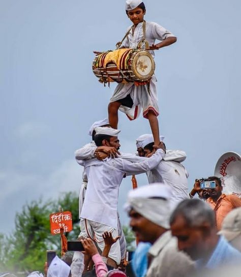 Vari Pandharpur Wari, Back To School Crafts For Kids, Fathers Day Poems, Iskcon Krishna, Hd Dark Wallpapers, Abstract Art Images, Download Wallpaper Hd, Ganpati Decoration Design, Shakti Goddess