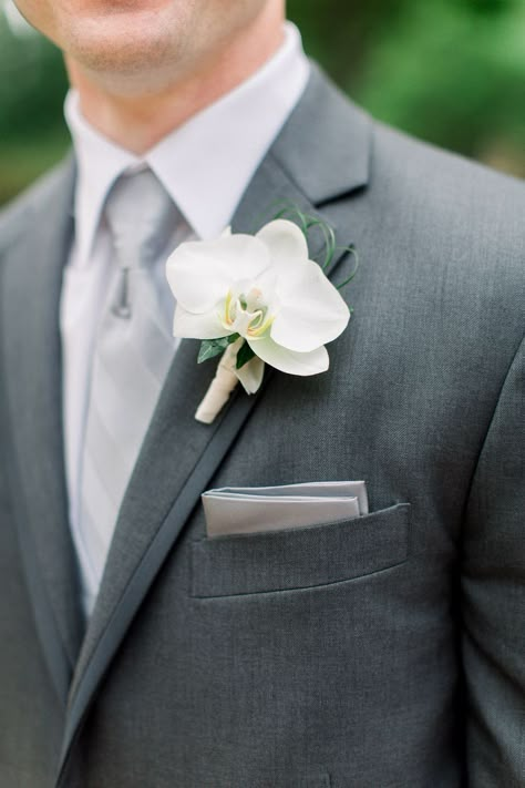 Simple White Orchid Bouquet, Orchid Buttoniere, Orchids For Wedding, Modern Minimalist Wedding Bouquet, Orchids Wedding Decorations, Wedding Bouquets Orchids, White Orchid Boutonniere, Bridal Bouquet Orchids, Orchid Wedding Bouquets